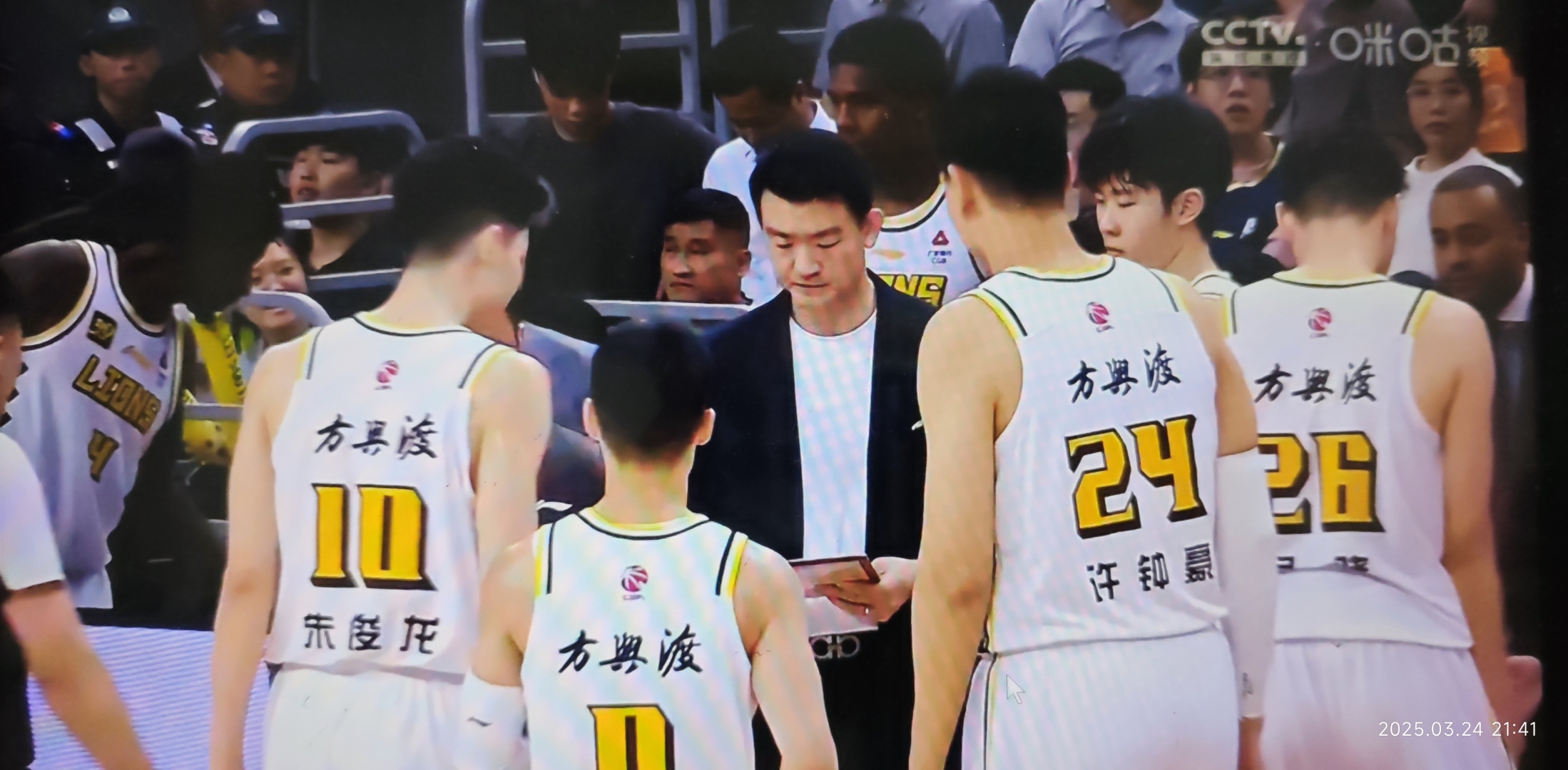 揭秘CBA比赛的内幕，球员背后的艰辛与坚守的简单介绍